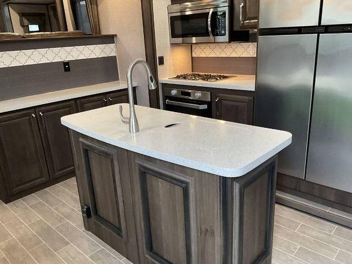 Used 2020 Keystone Alpine 3850RD