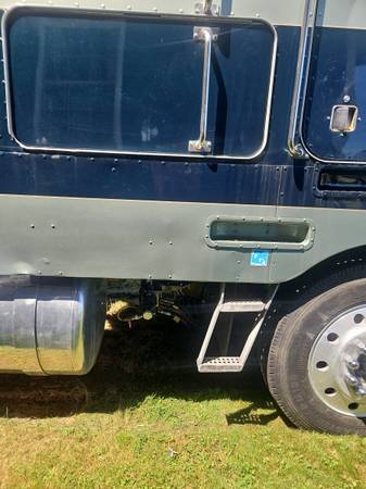 Used 1984 Peterbilt 362 Double Bunk
