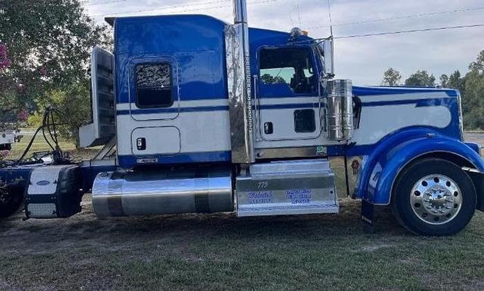 Used 2016 Kenworth W900