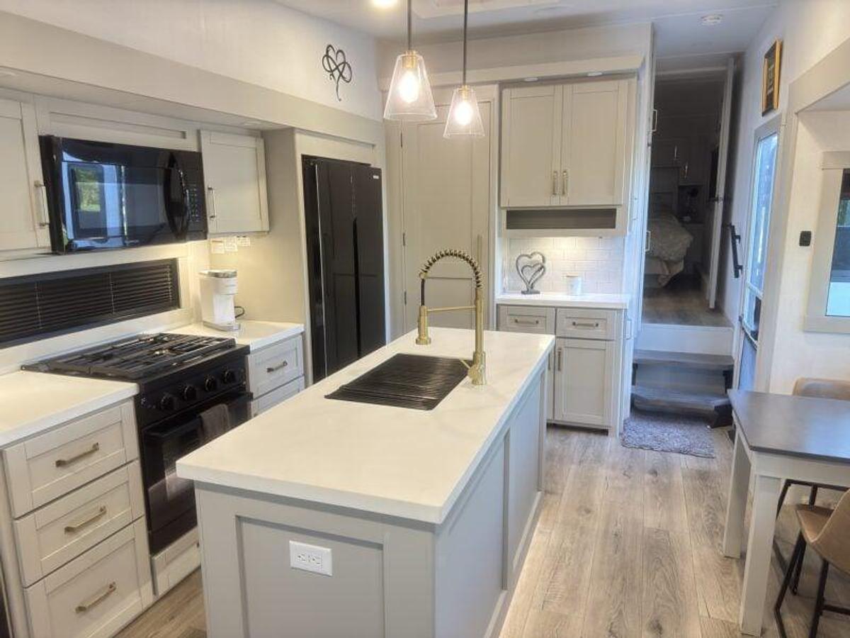 Used 2025 Brinkley Z2900 Fifth Wheel