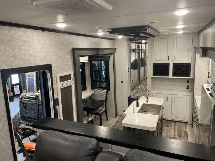 Used 2023 Crossroads Redwood RW4200FL