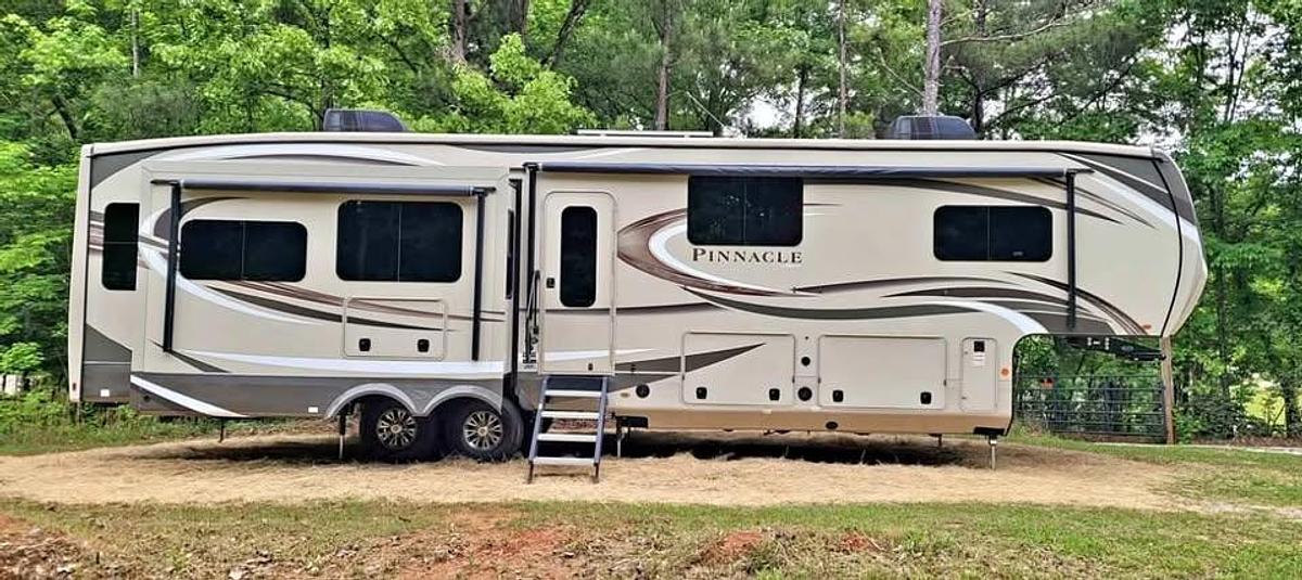 Used 2020 Jayco Pinnacle 37MDQS