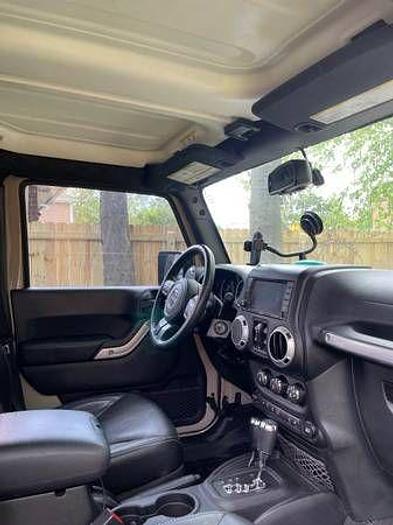 Used 2016 JEEP Wrangler Unlimited Sahara