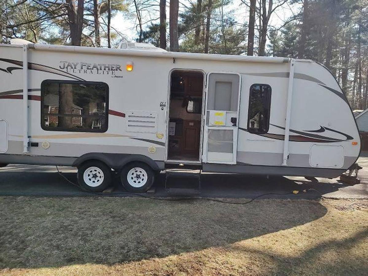 Used 2013 Jayco Jay Feather Ultra Lite 24T Travel Trailer