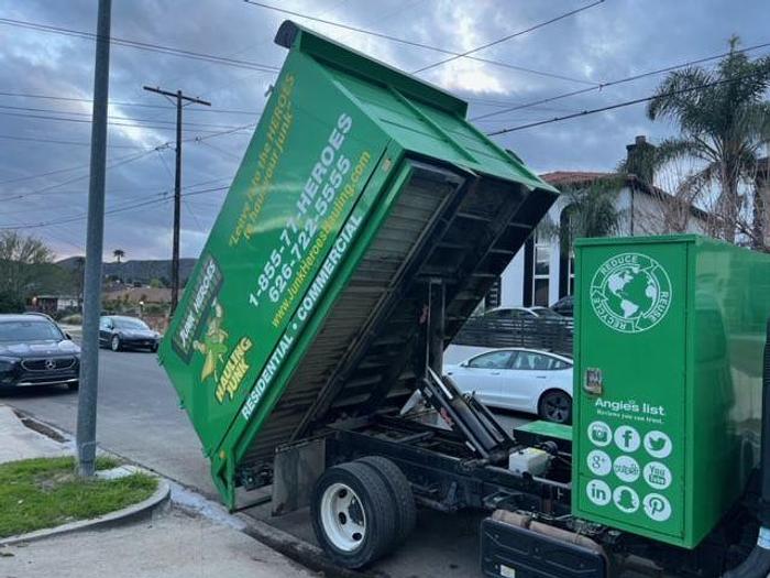 Used 2017 ISUZU NRR Junk Removal Truck