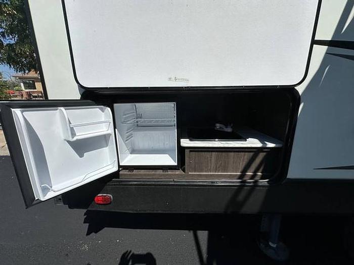 Used 2018 Dutchmen Kodiak Ultimate 240BHSL