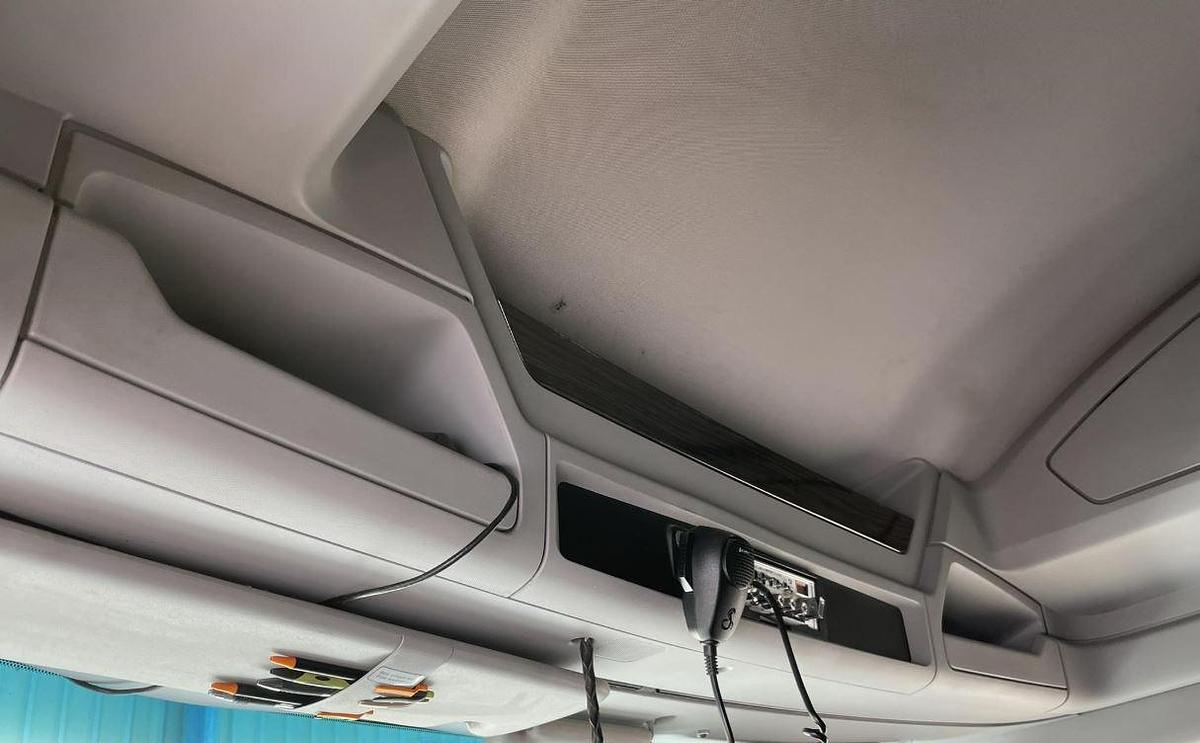 Used 2015 Kenworth T880 Sleeper Semi Truck