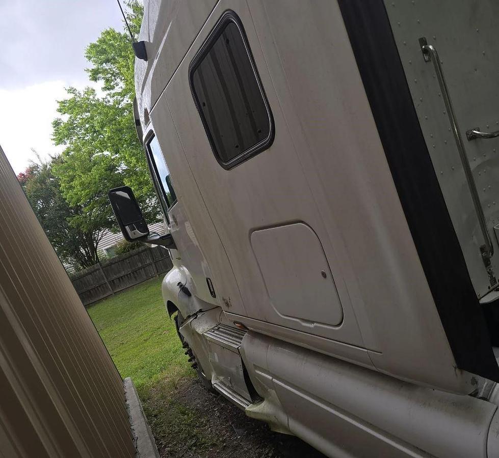 Used 2005 Peterbilt 387 Sleeper Semi Truck