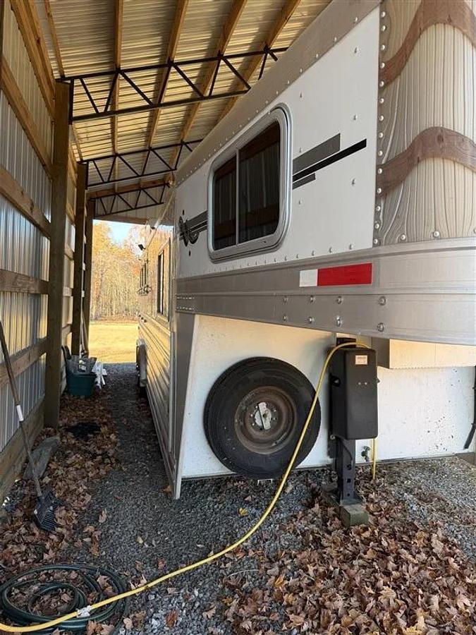 Used 2008 Platinum 3HLQ 3 Horse Trailer