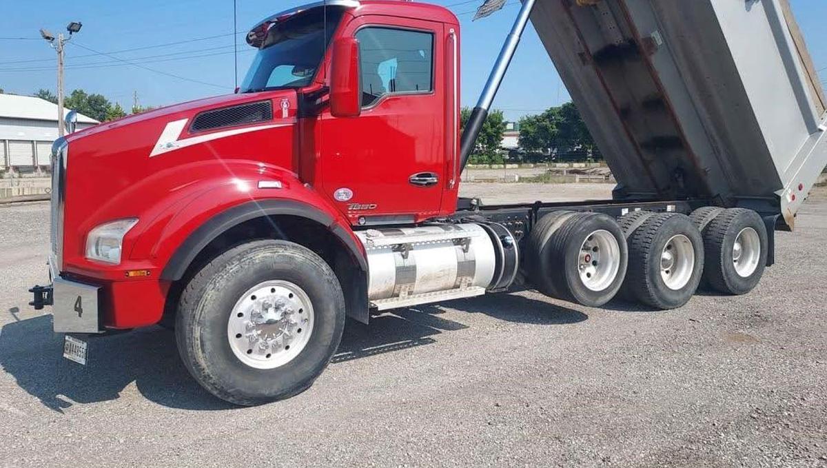 Used 2020 KENWORTH T880 Dump Truck