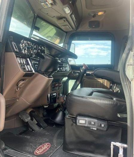 Used 2022 Peterbilt 389