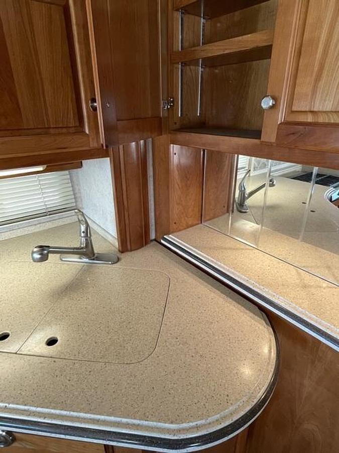 Used 2007 Monaco Camelot 42PDQ Class A Motorhome