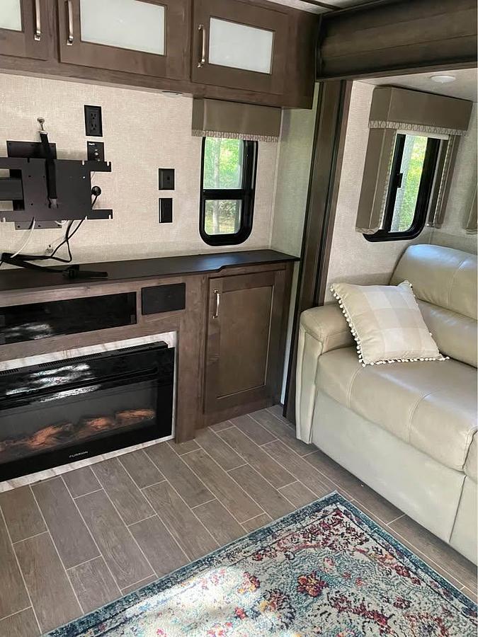 Used 2019 Keystone Montana High Country 373RD