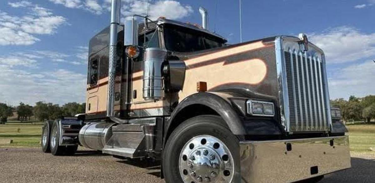 Used 2025 Kenworth W900L