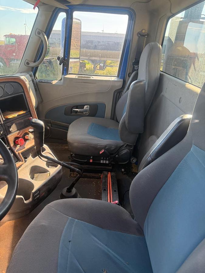 Used 2010 International Prostar Day Cab Semi Truck