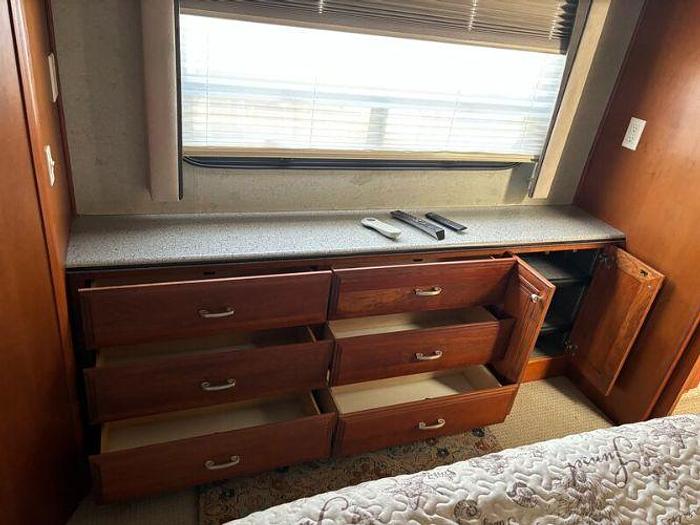 Used 2008 Fleetwood Revolution LE 40E