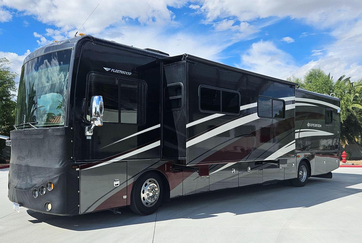 Used 2014 Fleetwood Expedition 40X