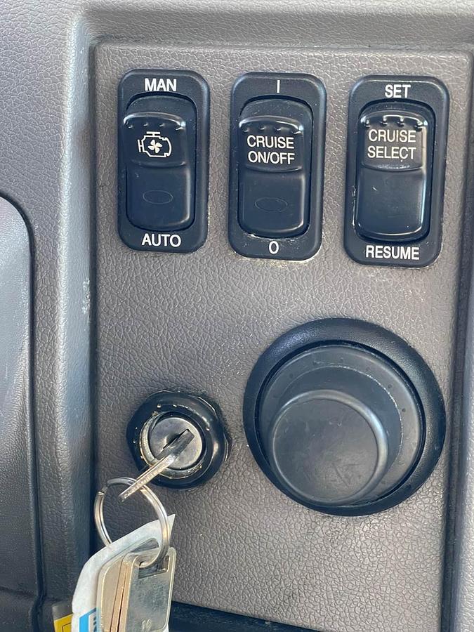 Used 2016 Peterbilt 330 Box Truck