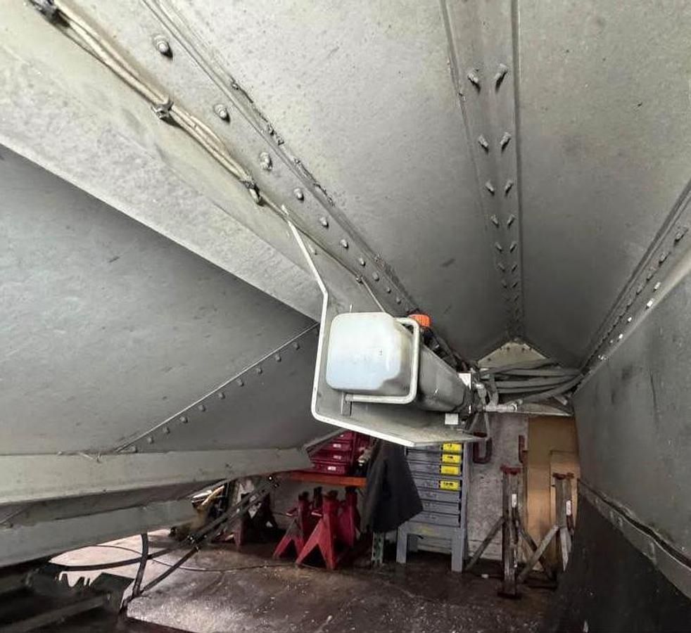 Used 2018 WILSON 43 ft x 96 in Grain Trailer