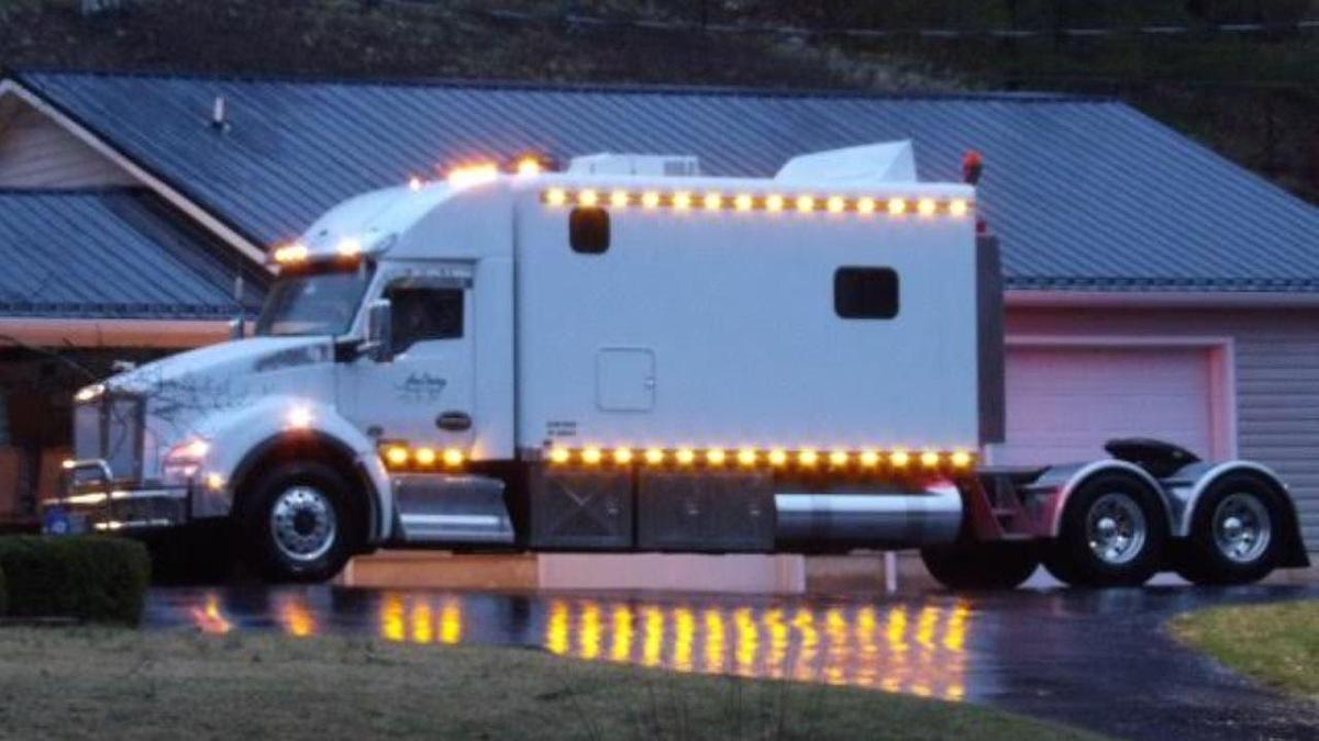 Used 2019 Kenworth T880 with 2013 Doonan Specialized Drop Deck Trailer