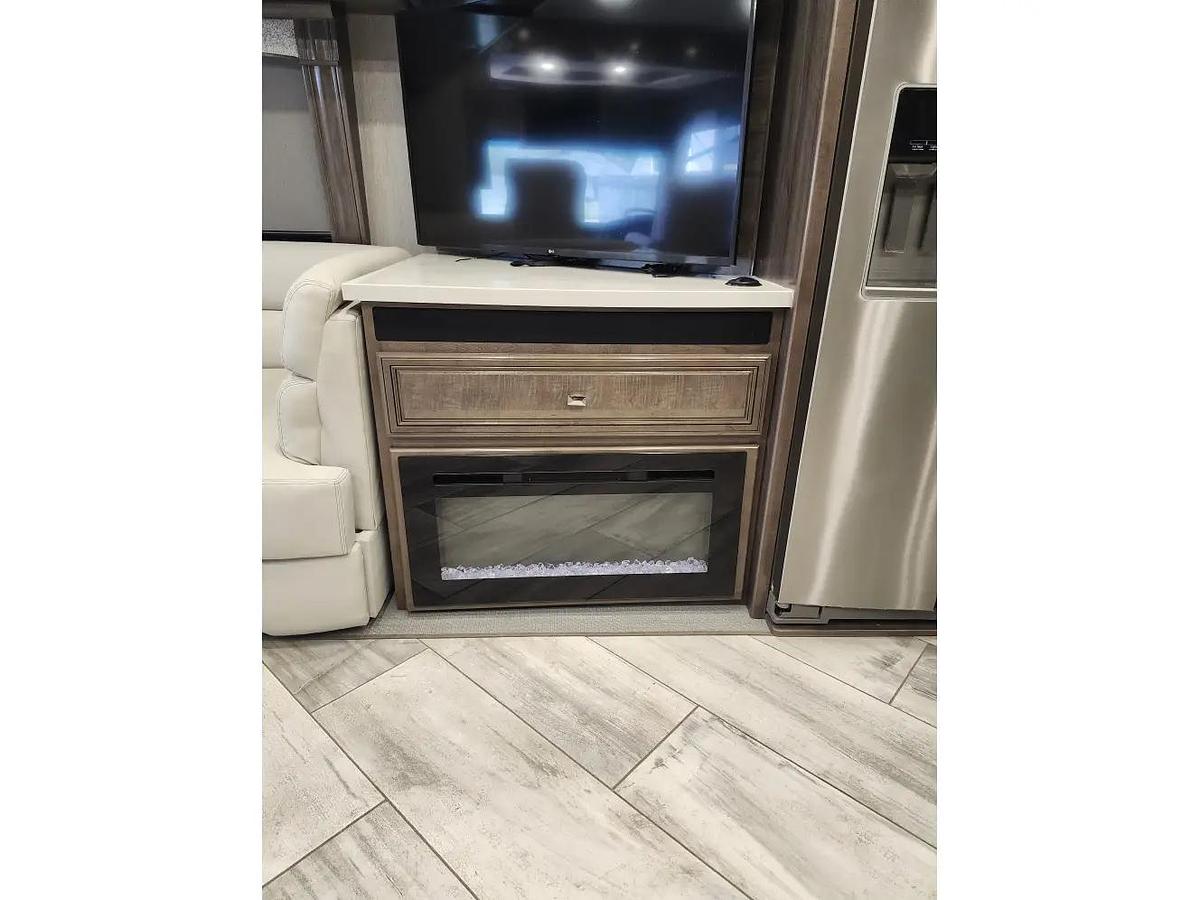 Used 2022 Fleetwood Discovery Lxe 44s