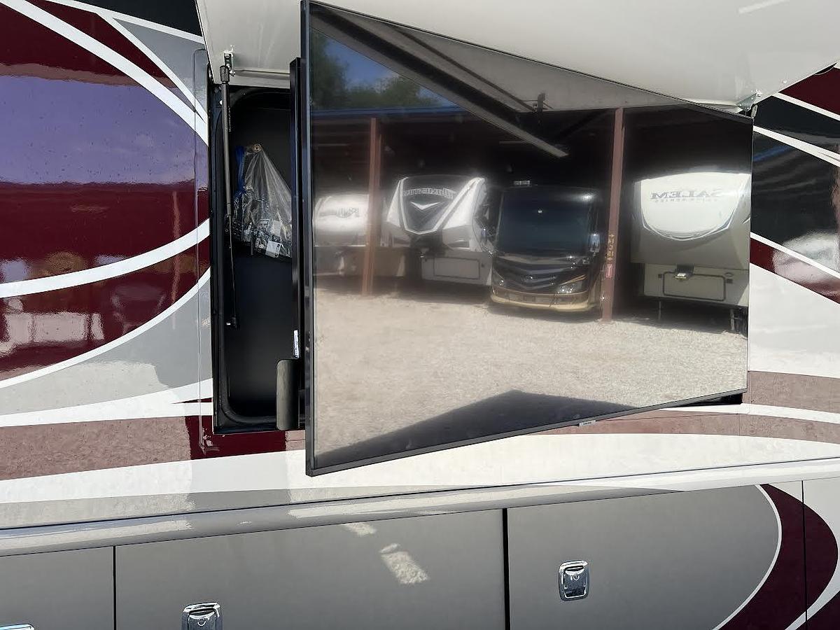 Used 2022 Fleetwood Discovery LXE 40M Class A Motorhome