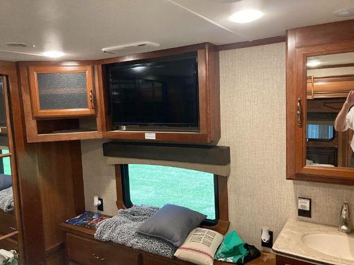 Used 2017 Crossroads Redwood Sequoia M-38KGKS