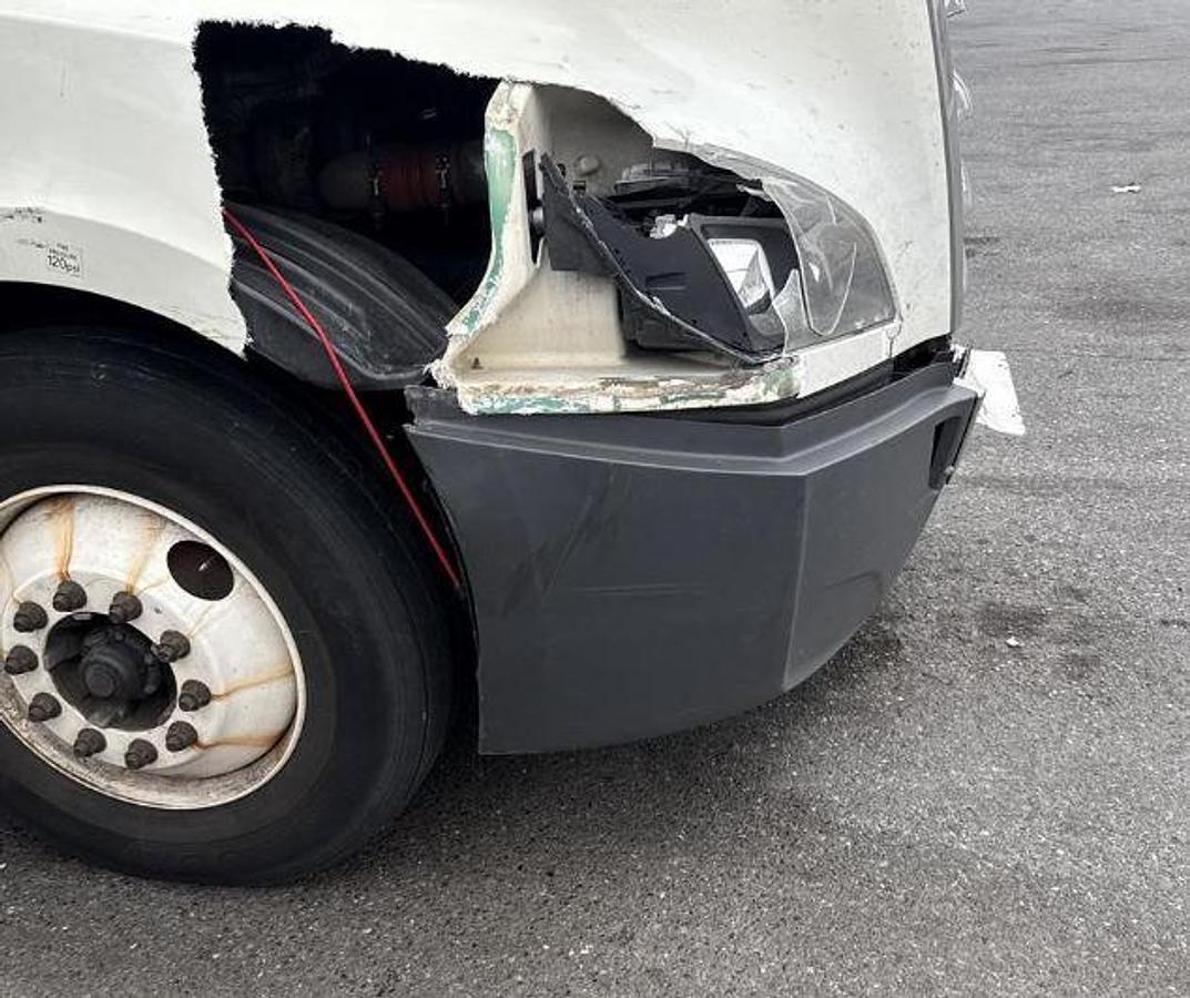 Used 2018 Freightliner CASCADIA 126