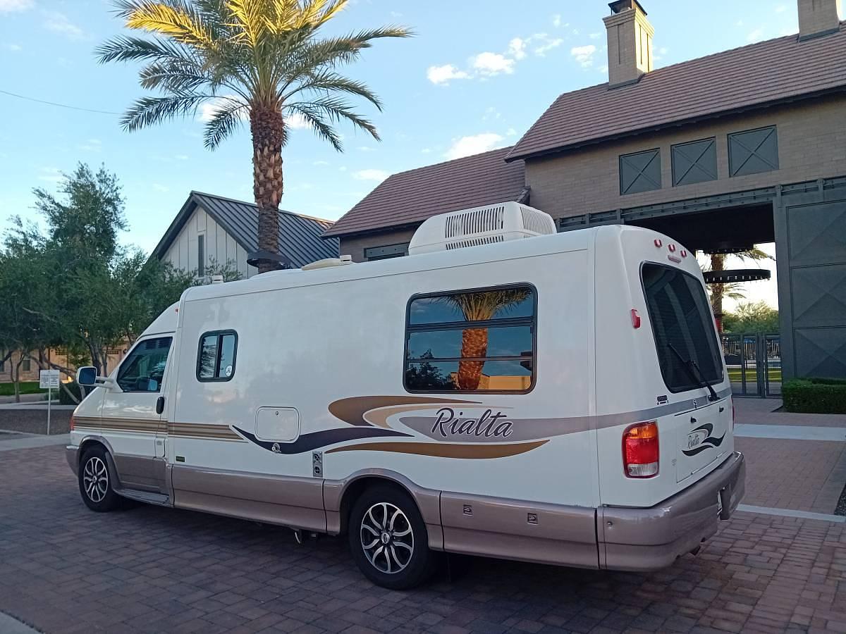 Used 2005 Winnebago Rialta