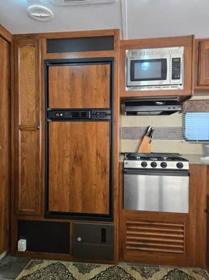 Used 2014 Keystone Hideout 24RLWE Travel Trailer