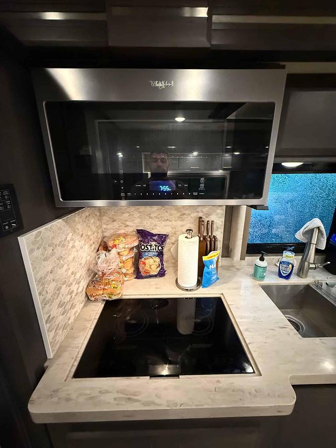 Used 2022 Thor Motorcoach Venetian F42