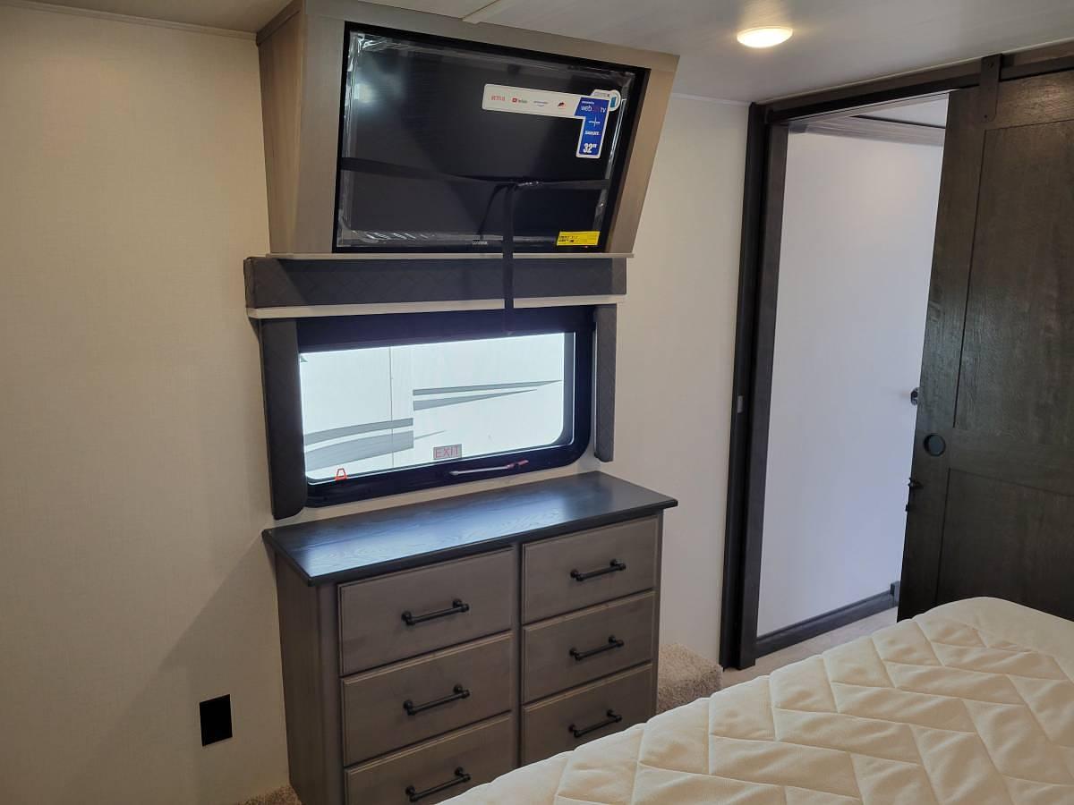Used 2023 Keystone Montana 3123RL