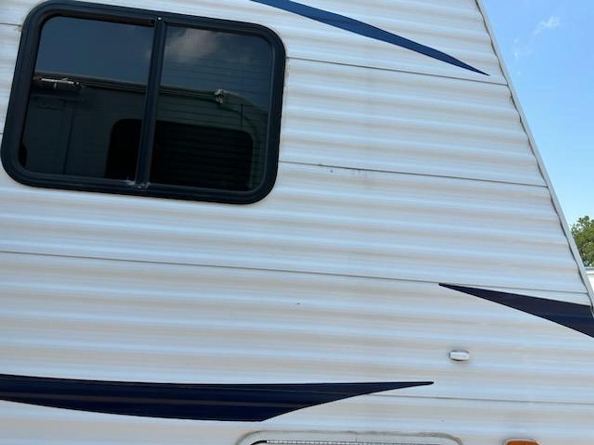 Used 2011 Heritage Trail Runner Travel Trailer