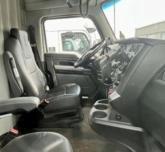 Used 2022 KENWORTH T880