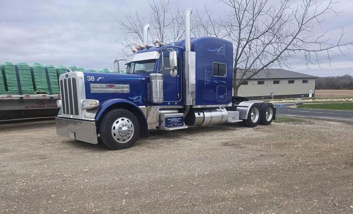 Used 2020 PETERBILT 389 Sleeper Semi Truck