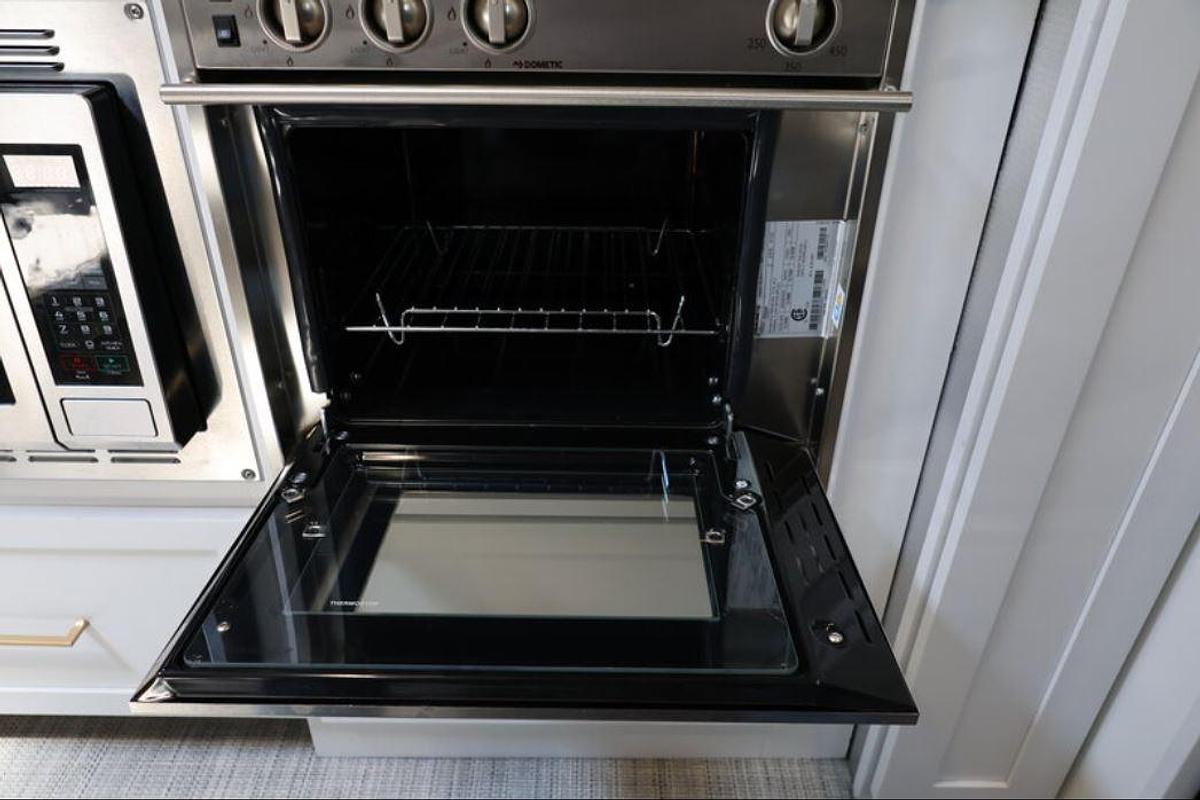 Used 2021 Airstream Classic 33FB Travel Trailer