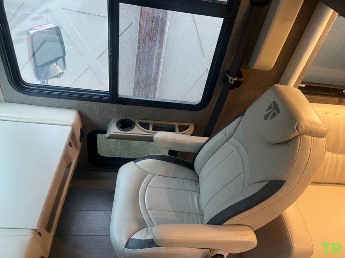 Used 2022 Thor Palazzo 33.5 | Diesel Pusher | Bath & a Half | Bunkhouse | Only 7,200 Miles | Private Owner