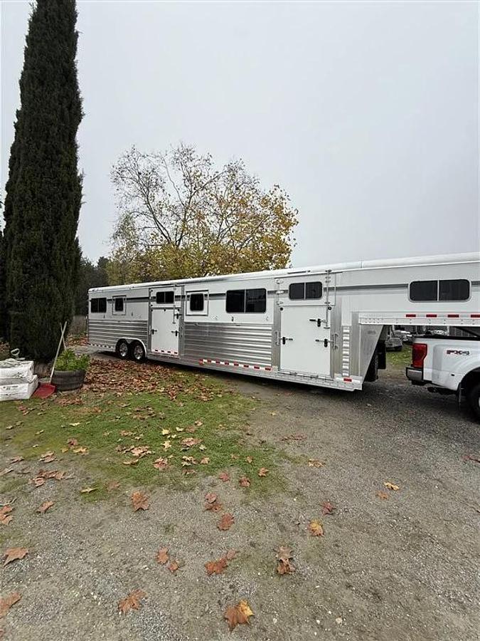 Used 2024 4 Star HTXG6H358086 9 Horse Trailer