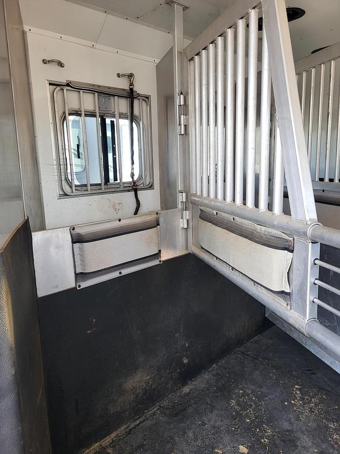 Used 2004 Sooner Horse Trailer