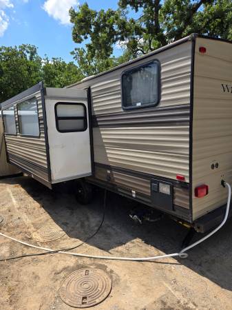Used 2018 Forest River Wildwood X-Lite 263BH XL | Bunkhouse | Outdoor Kitchen | Fireplace | Like New