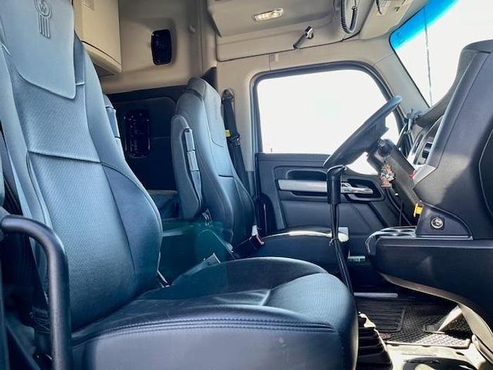 Used 2022 Kenworth T880 Sleeper Semi Truck
