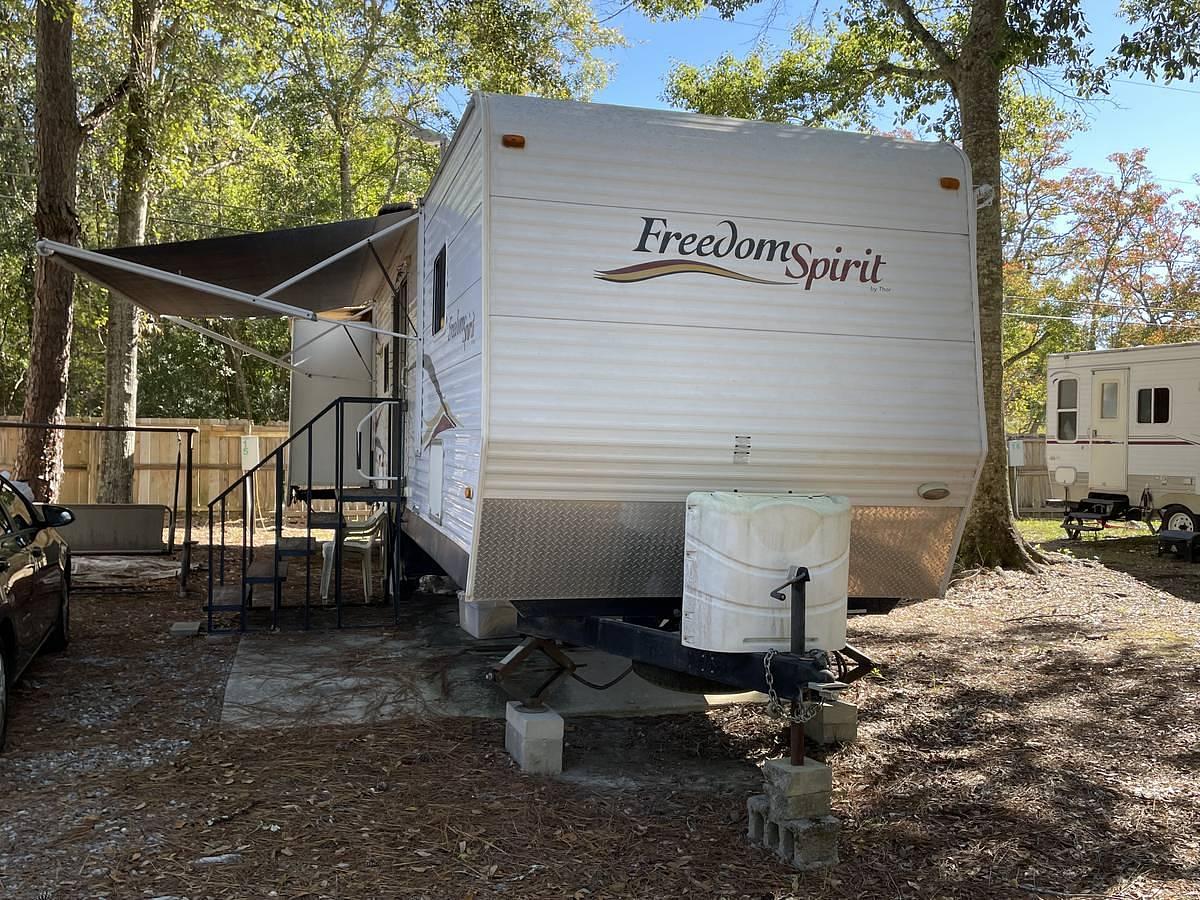 Used 2008 Thor Freedom Spirit 37Q Travel Trailer