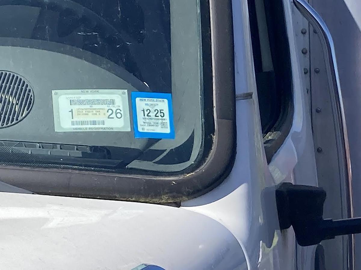 Used 2016 Freightliner M2106 Box Truck