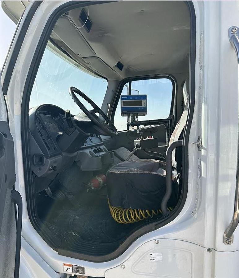 Used 2014 Freightliner Business Class M2 112