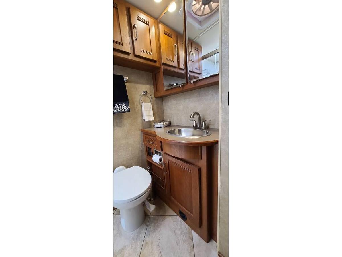 Used 2017 Winnebago Forza 34T