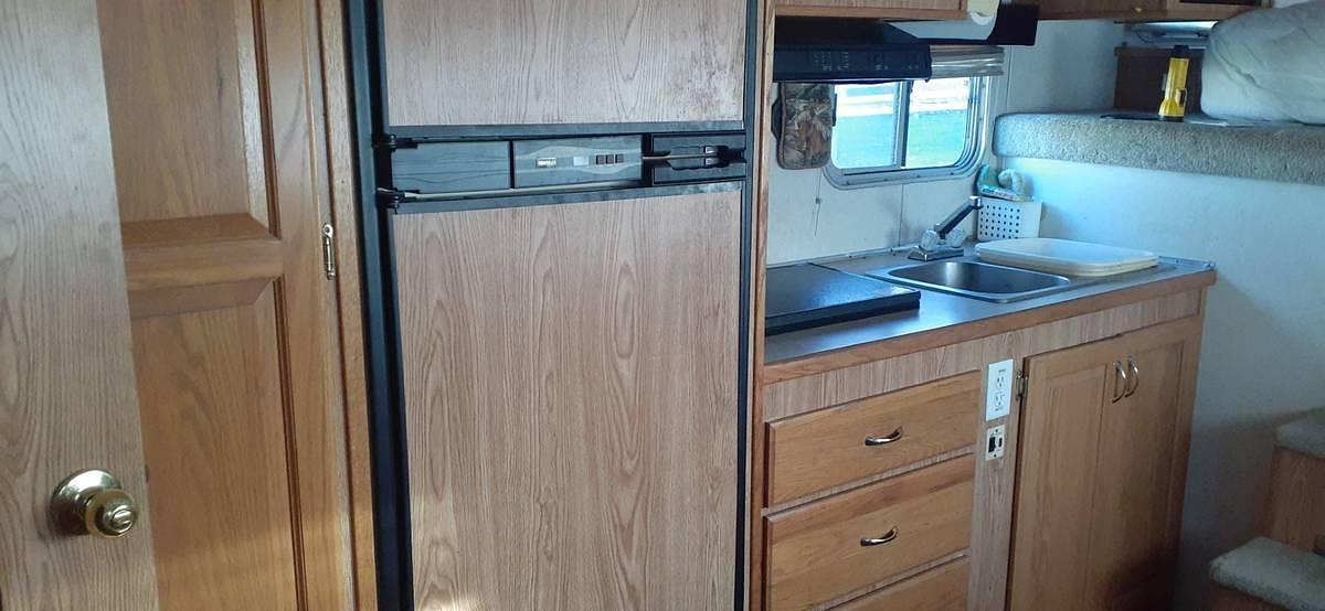 Used 2003 Featherlite 3 Horse Trailer w/LQ