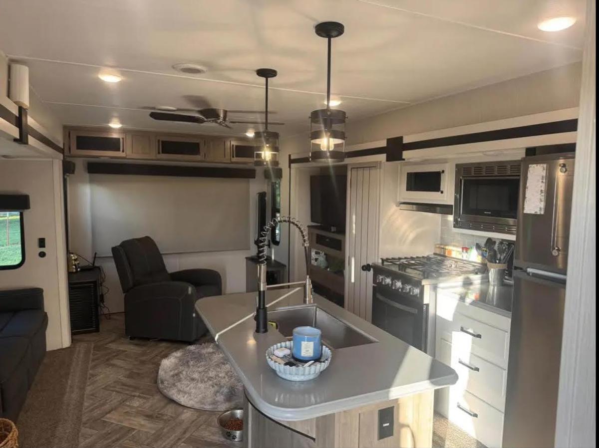 Used 2023 Palomino Puma Destination 38RLB Park Model