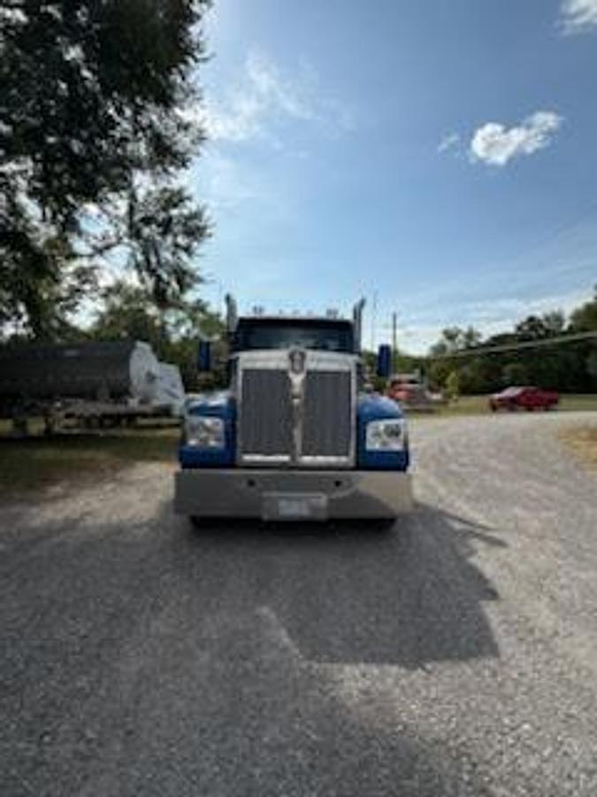 Used 2022 Kenworth W900 Day Cab Semi Truck