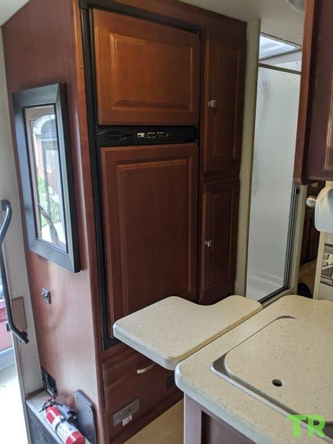 Used 2015 Winnebago Itasca Sunstar 30T