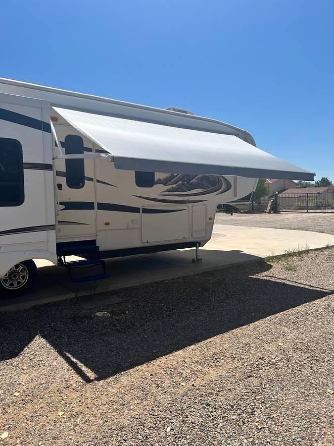 Used 2015 Keystone Montana Fifth Wheel